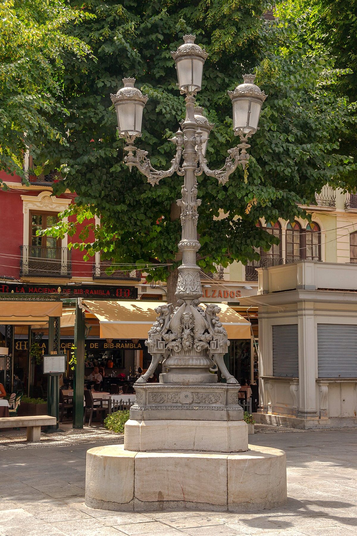 Living in Granada: The Pros and Cons